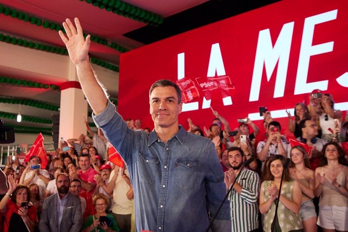 El secretario general del PSOE, Pedro Sánchez, en un mitin en Dos Hermanas (Sevilla) para arrancar la precampaña del 23J.