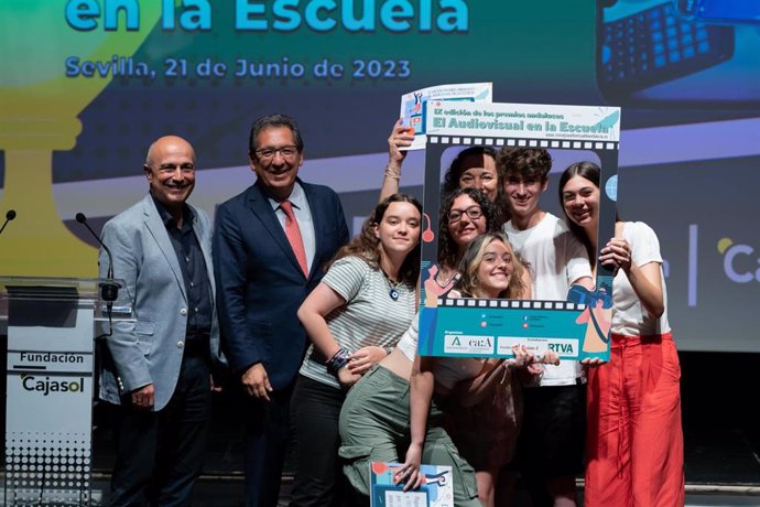 La Fundación Cajasol y el Consejo Audiovisual de Andalucía entregan los IX Premios El Audiovisual en la Escuela