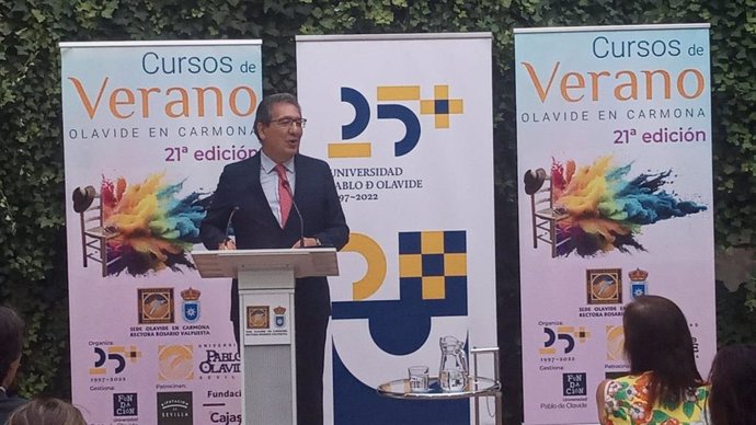 El presidente de Fundación Cajasol imparte la conferencia magistral de los cursos de verano de la Olavide