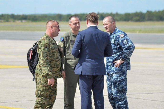 El ministro de Defensa de Croacia, Mario Banoic, tras una rueda de prensa sobre el accidente de un helicóptero militar húngaro