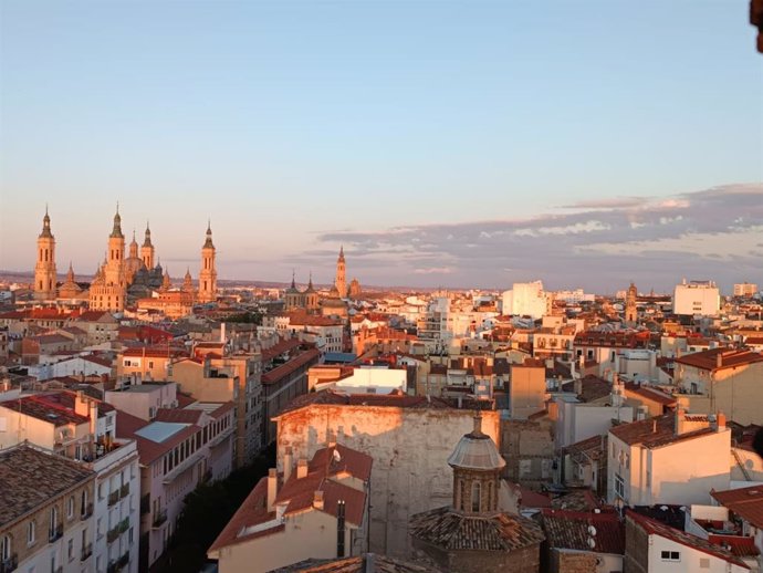 Vista panorámica de Zaragoza desde la torre mudéjar de la Iglesia de San Pablo de Zaragoza.