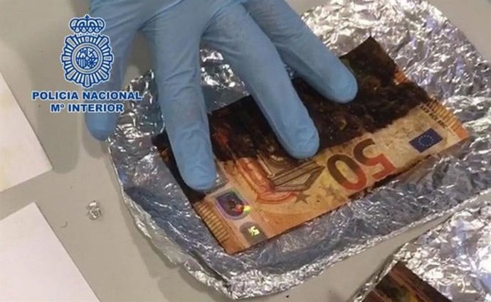 Detenido un hombre como presunto autor de una estafa por importe de 30.000 euros mediante el timo de billetes tintados