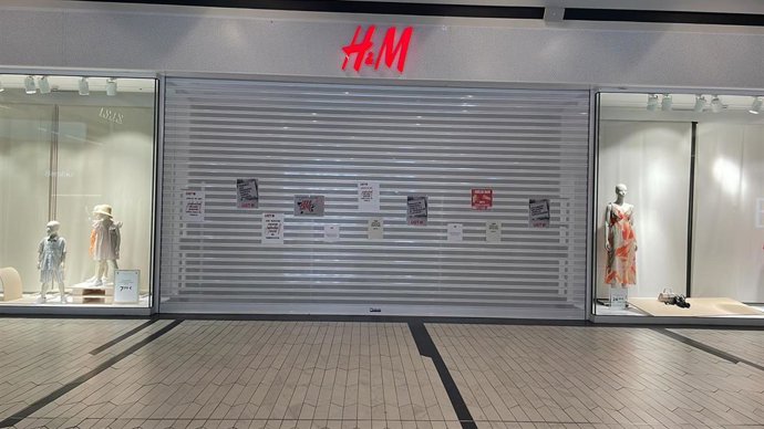 Tienda cerrada de H&M de Valle Real.