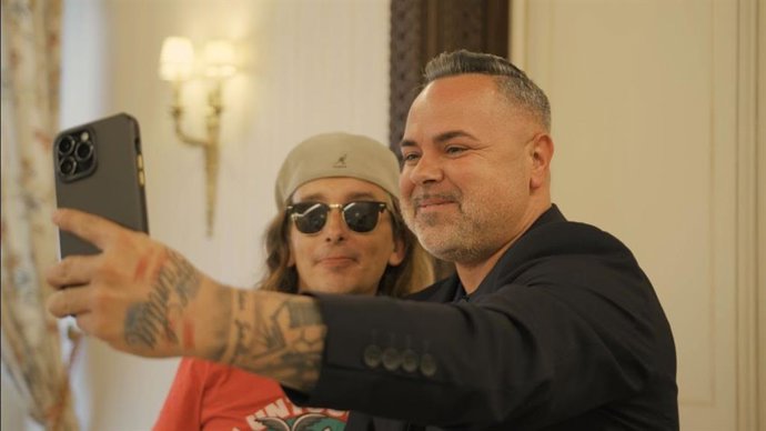 El grupo catalán Buhos y el productor y cantante Juan Magán suman fuerzas para el nuevo sencillo 'El món de veritat'