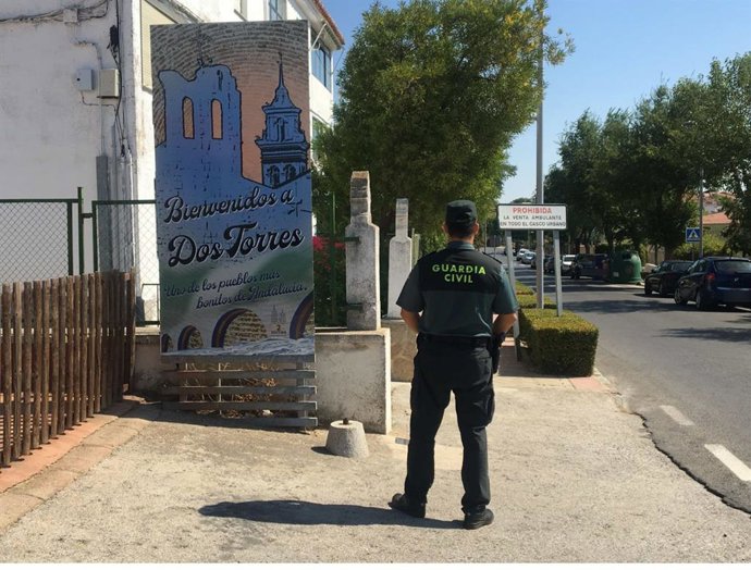 Archivo - Agente de la Guardia Civil en Dos Torres.