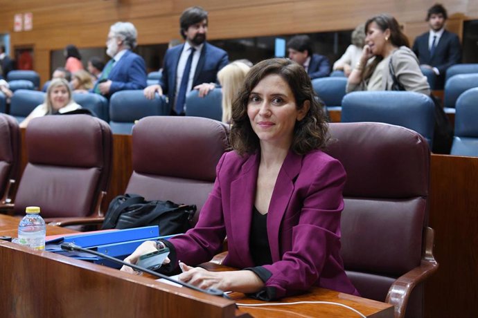La presidenta en funciones de la Comunidad de Madrid, Isabel Díaz Ayuso, durante la segunda sesión del Pleno de investidura