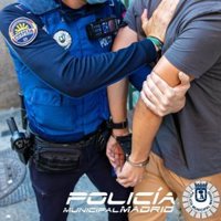 Detenido un hombre tras pegar a su mujer, atrincherarse en casa y azuzar un perro peligroso contra la Policía