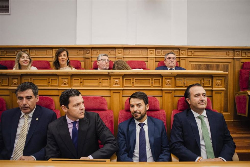 Vox se estrena en las Cortes de C-LM con grupo parlamentario