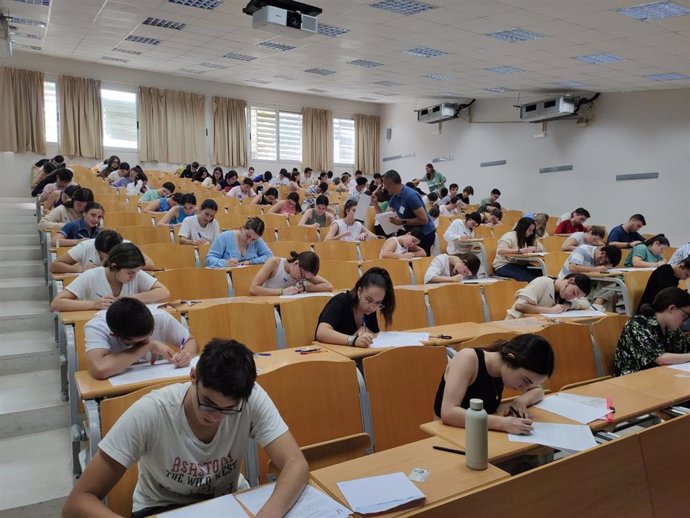 Estudiantes en las pruebas de la PEvAU en el Campus de Puerto Real de la Universidad de Cádiz