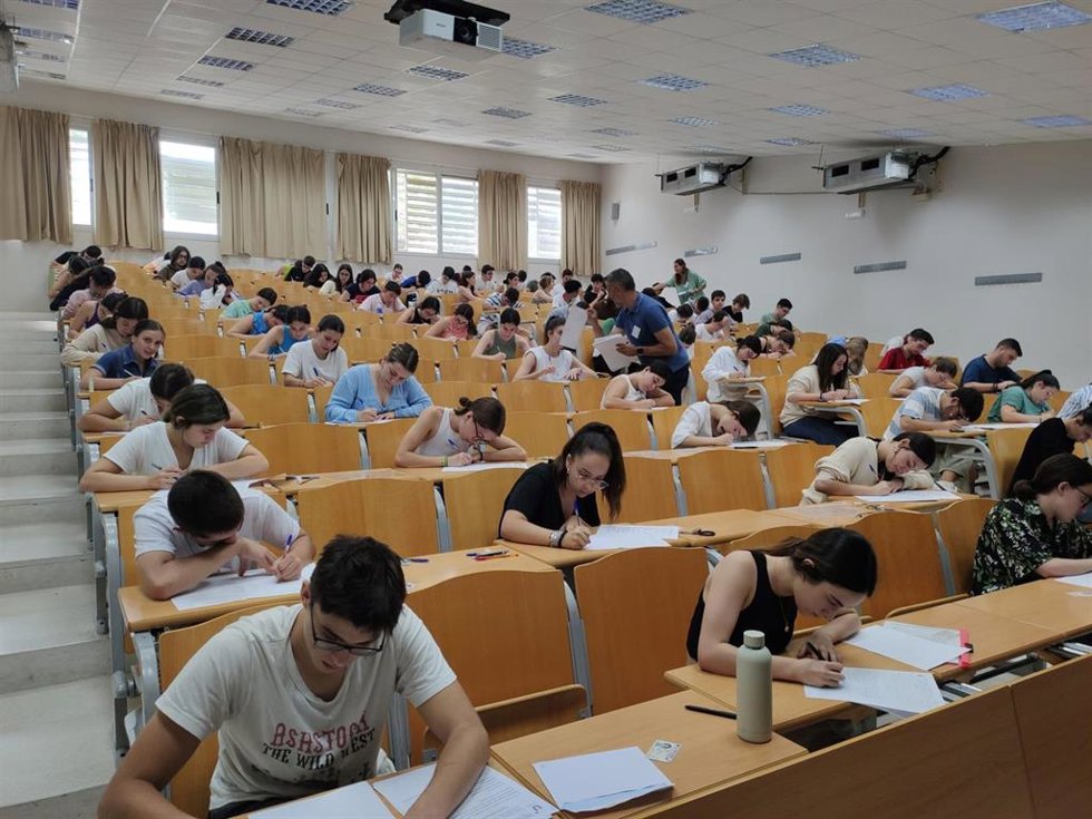 Estudiantes en las pruebas de la PEvAU en el Campus de Puerto Real de la Universidad de Cádiz