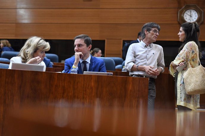 El portavoz del PSOE Madrid en la Asamblea, Juan Lobato, durante la segunda sesión del Pleno de investidura, en la Asamblea de Madrid