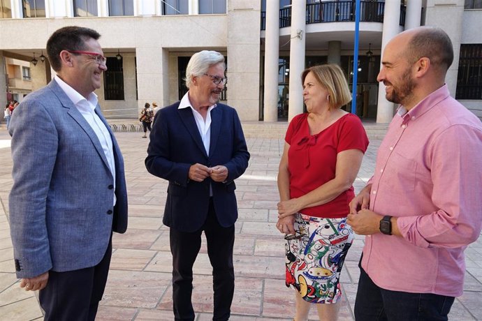 El candidato socialista al Senado por Málaga, Rafael Granados, y el secretario general del PSOE de Rincón de la Victoria, Antonio Sánchez.