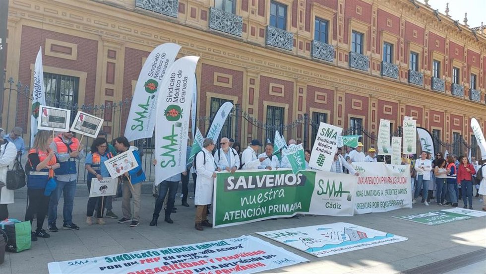 Imagen de una concentración del Sindicato Médico Andaluz ante el Palacio de San Telmo.