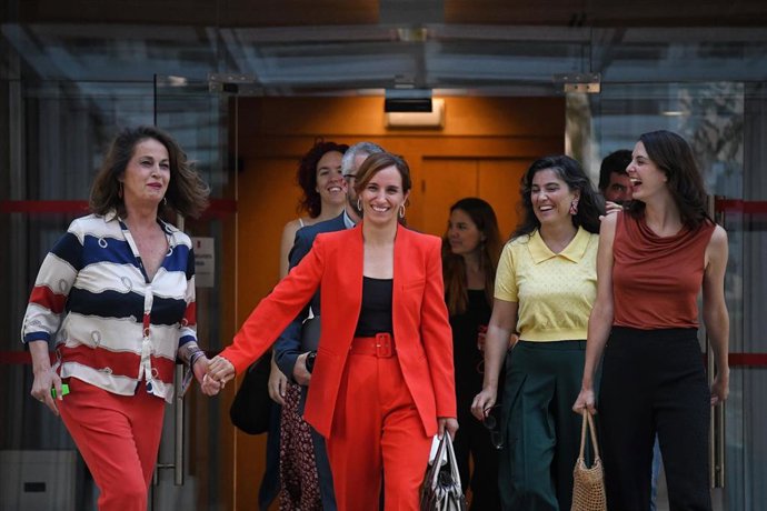 La portavoz de Más Madrid en la Asamblea, Mónica García, a su llegada a la segunda sesión del Pleno de investidura, en la Asamblea de Madrid, a 22 de junio de 2023, en Madrid (España).