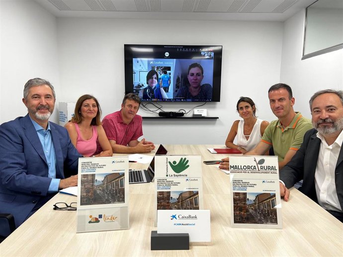 CaixaBank, Mallorca Rural, Leader Illa de Menorca y la Fundació Social La Sapincia, firman la iniciativa Tierra de Oportunidades.