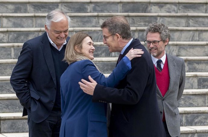 Archivo - La consejera de Cultura, Turismo y Deporte, Marta Rivera de la Cruz, y el presidente del PP, Alberto Núñez Feijóo. Archivo.