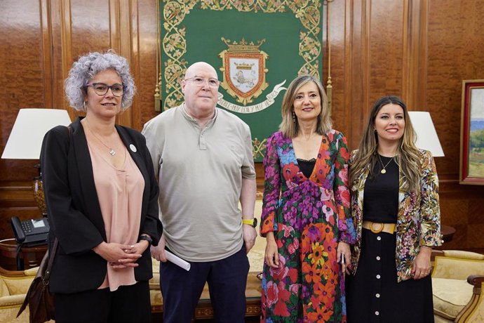 (I-D) Berta Arizkun, Alfredo Arruiz, Cristina Ibarrola y Xuriñe Peñas, alcaldesas y alcalde de Burlada, Huarte, Pamplona y Valle De Egüés, respectivamente.