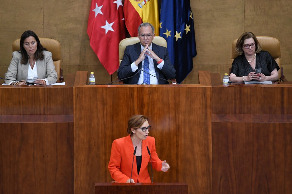 La portavoz de Más Madrid en la asamblea madrileña, Mónica García, interviene durante la segunda sesión del Pleno de su investidura como presidenta de la Comunidad de Madrid