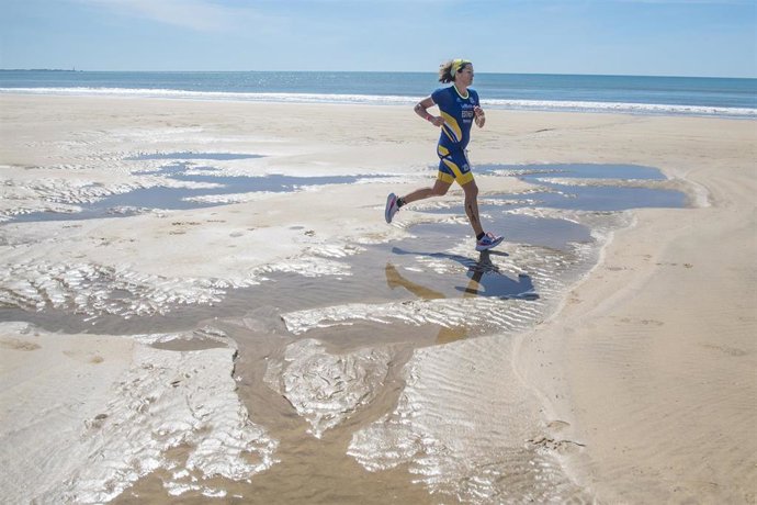 Archivo - Agotadas en 45 minutos los 350 dorsales para participar en la prueba Desafío Doñana 2023 en Sanlúcar