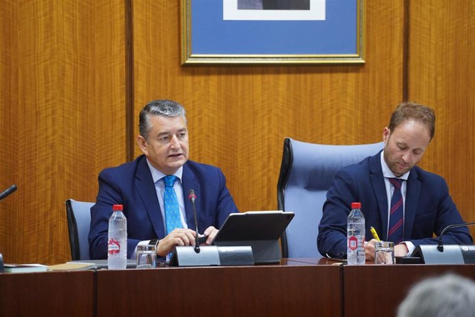 El consejero de la Presidencia, Interior, Diálogo Social y Simplificación Administrativa, Antonio Sanz, comparece en comisión parlamentaria a 22 de junio del 2023 en Sevilla (Andalucía, España)