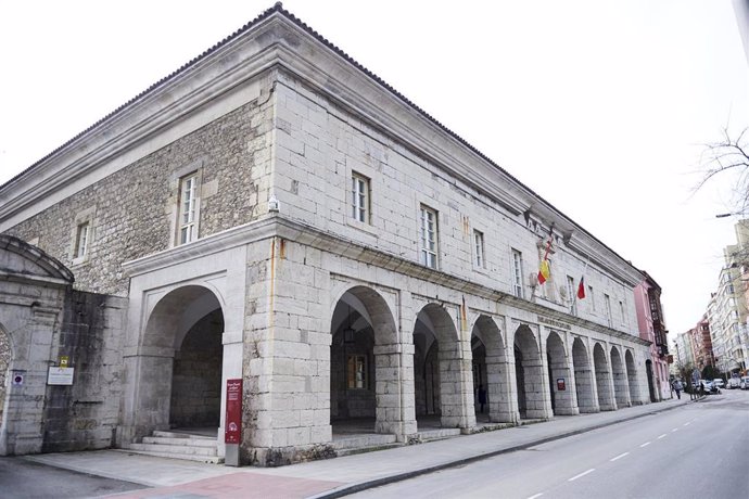 Archivo - Exterior del Parlamento de Cantabria 