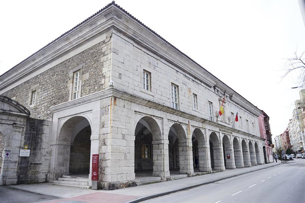 Archivo - Exterior del Parlamento de Cantabria
