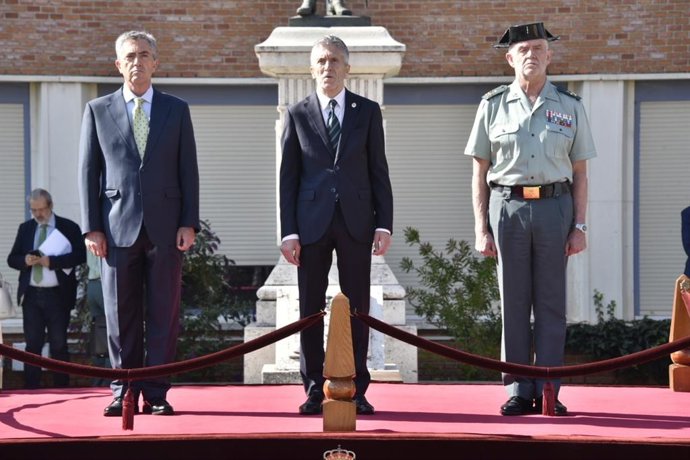 El ministro del Interior, Fernando Grande-Marlaska, en la entregada de despachos de los nuevos guardias civiles