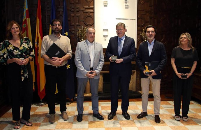 El CES-CV entrega al presidente de la Generalitat en funciones, Ximo Puig, su 'Memoria sobre la Situación Socioeconómica y Laboral 2022',