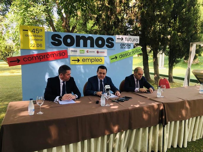 Archivo - El presidente de Cepyme, Gerardo Cuerva; el de Croem,  José María Albarracín; y Lorenzo Amor, presidente de ATA