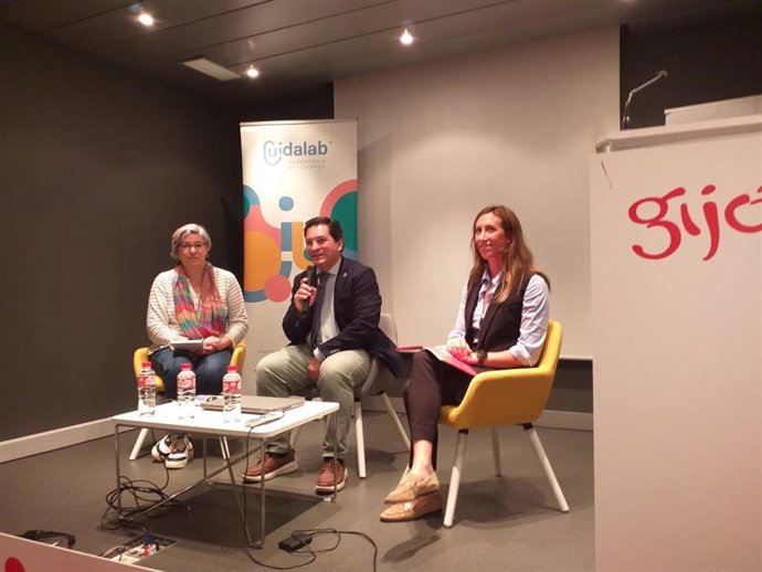 Presentación del 'Estudio sobre cuidados de larga duración en Asturias. Primera radiografía sobre el sistema residencial asturiano', en el edificio de Gijón Impulsa (Gijón)