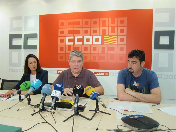El secretario de Organización de CCOO Servicios Aragón, Gerardo Montori, el responsable de Acción Sindical, David Martín, y la secretaria general CCOO Huesca Occidental, Ana Fernandes.