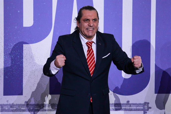 Archivo - Paulo Futre, former Atletico de Madrid player looks on during his tribute for the 35th anniversary of his debut as an Atletico de Madrid player at Civitas Metropolitano stadium on February 23, 2023, in Madrid, Spain.