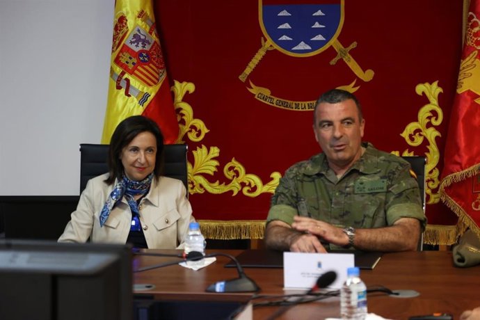 La ministra de Defensa, Margarita Robles, durante su visita a la Brigada 'Canarias' XVI, que está ubicada en la base militar 'General Alemán Ramírez' de Las Palmas de Gran Canaria.