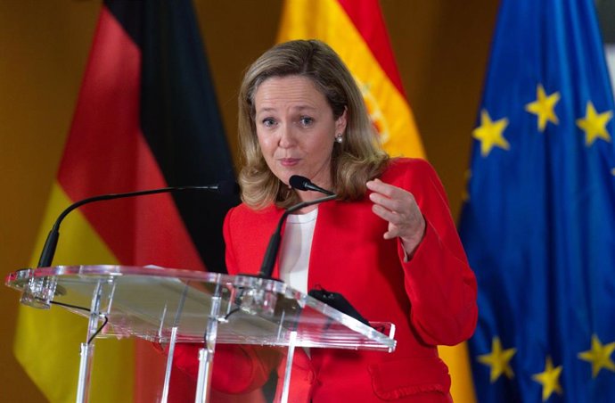 Archivo - La vicepresidenta primera y ministra de Asuntos Económicos y Transformación Digital, Nadia Calviño.