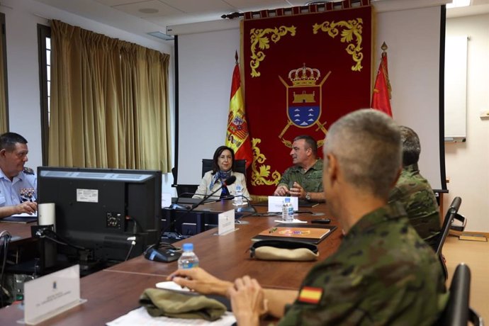 La ministra de Defensa, Margarita Robles, durante su visita a la Brigada 'Canarias' XVI, que está ubicada en la base militar 'General Alemán Ramírez' de Las Palmas de Gran Canaria