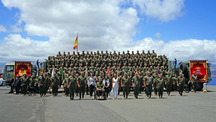 La ministra de Defensa, Margarita Robles, durante su visita a la Brigada 'Canarias' XVI, que está ubicada en la base militar 'General Alemán Ramírez' de Las Palmas de Gran Canaria
