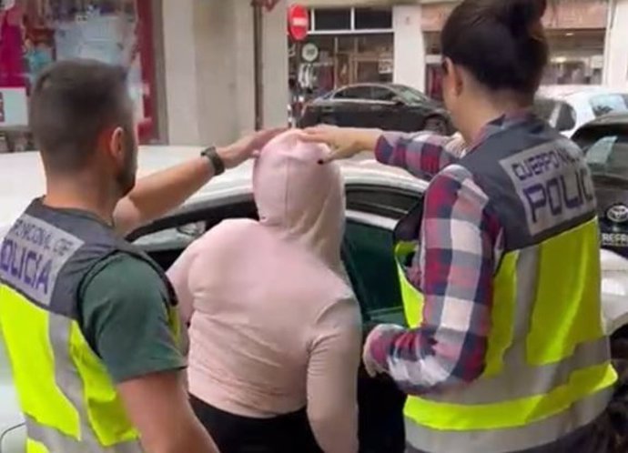 La Policía Nacional detiene a dos personas por explotar sexualmente a una mujer en Valncia