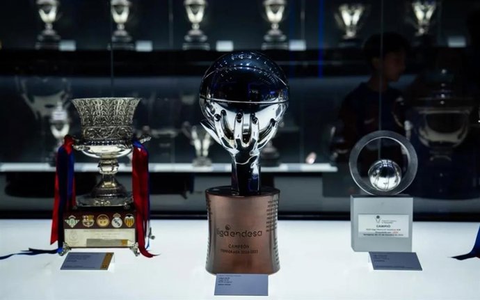 El trofeo de la Liga Endesa 2022/23 ganada por el Bara, en el Museo del FC Barcelona