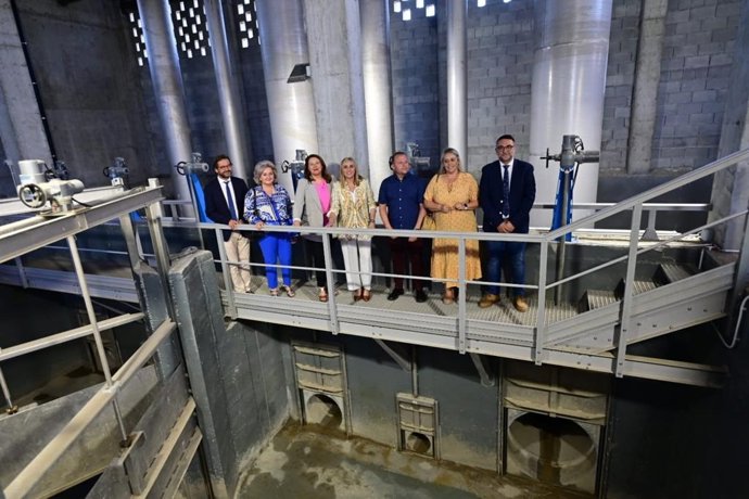 La consejera de Agricultura, Pesca, Agua y Desarrollo Rural, Carmen Crespo, hace una visita técnica a la obra de ampliación del colector de Cúllar Vega.