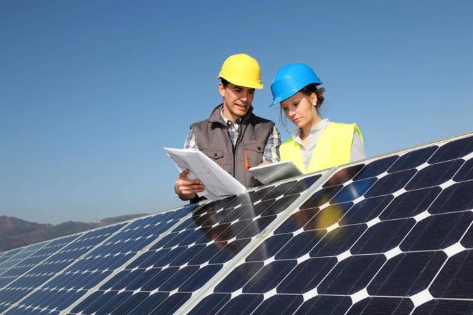 Senda acompaña a las instituciones públicas y empresas en la creación de sus propias comunidades energéticas.