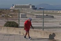El alcalde de San Roque (Cádiz) exige a la APBA que traslade el "barco-establo" a un muelle más alejado de la población