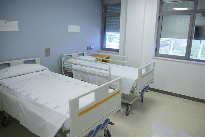 Archivo - Detalle de una habitación durante la inauguración del Hospital Doctor Muñoz Cariñanos, antiguo Hospital Militar de Sevilla, a 20 de marzo de 2023 en Sevilla (Andalucía, España). 