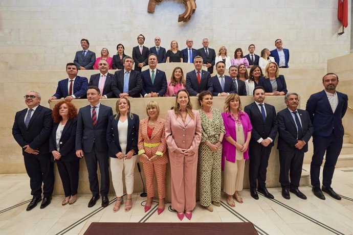 Todos los diputados del Parlamento de Cantabria en la XI Legislatura