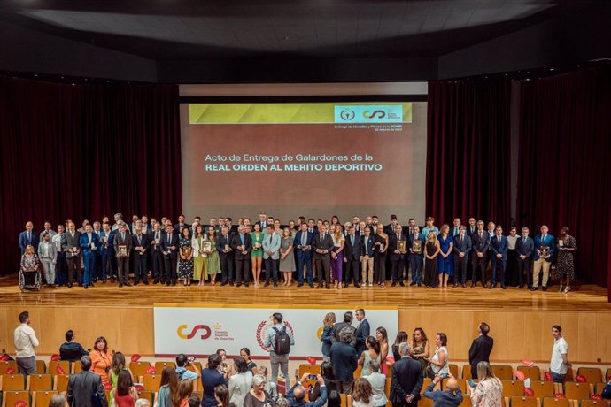 Los premiados durante la entrega de placas y medallas de la Real Orden del Mérito Deportivo.