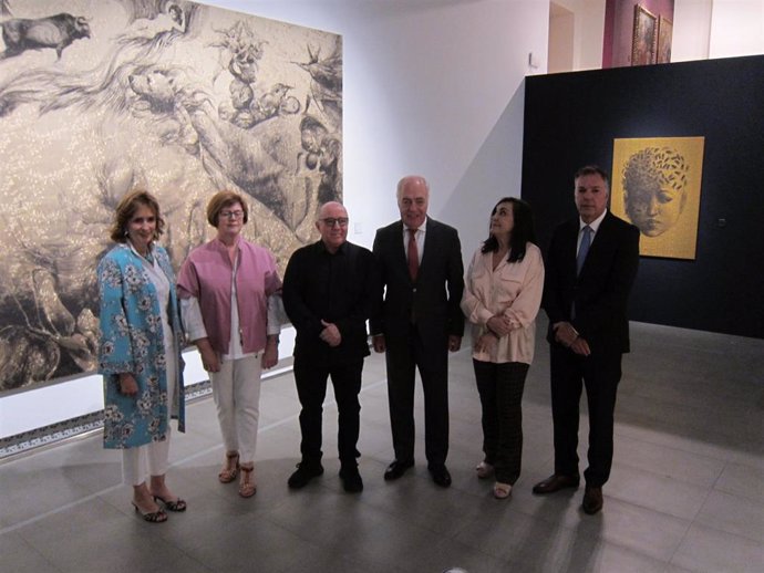 Presentación de la exposición 'Divertimentos', del artistas cubano Roberto Fabelo, en el Museo Goya de Fundación Ibercaja, en Zaragoza.