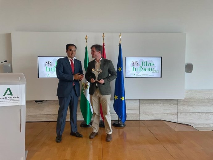 El consejero Nieto con Manuel José García