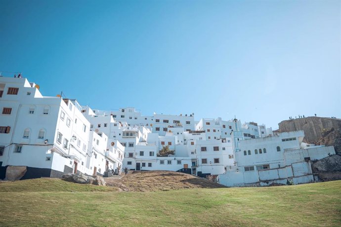 Vista de Tánger desde el paseo marítimo de la playa Merkala, a 6 de mayo de 2023, en Tánger (Marruecos).