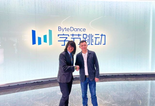 A visit to ByteDance's HQ in Beijing. A warm welcome from SDFT Co. Director, Mr. Zhang De Ping