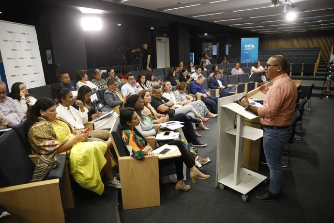 Lucky Luciano Zubiría, de la secretaría de Educación de la alcaldía de Maicao en su intervención en UNIR