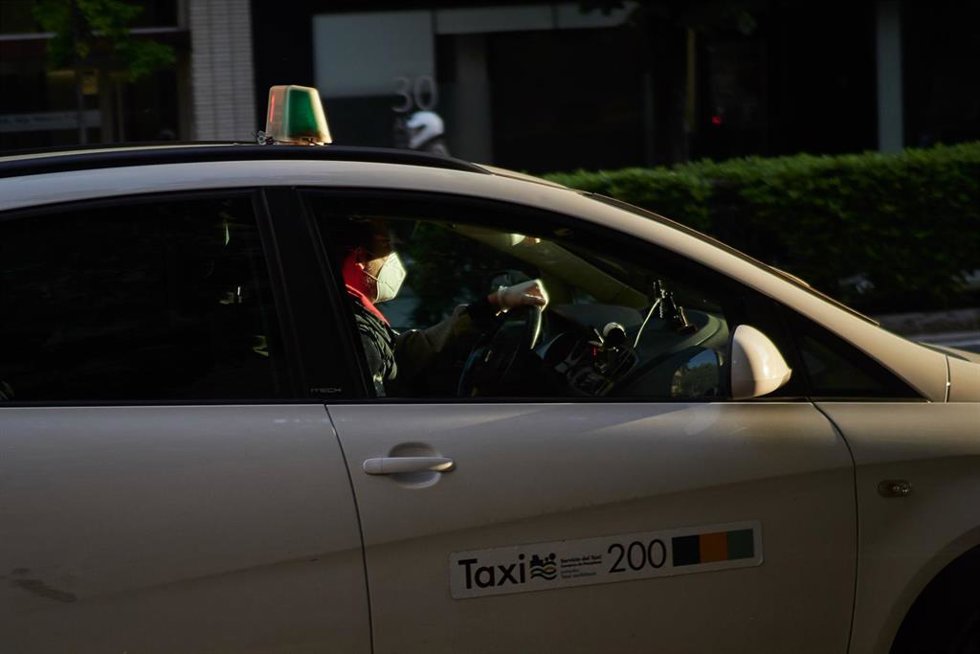 Archivo - Un taxista.